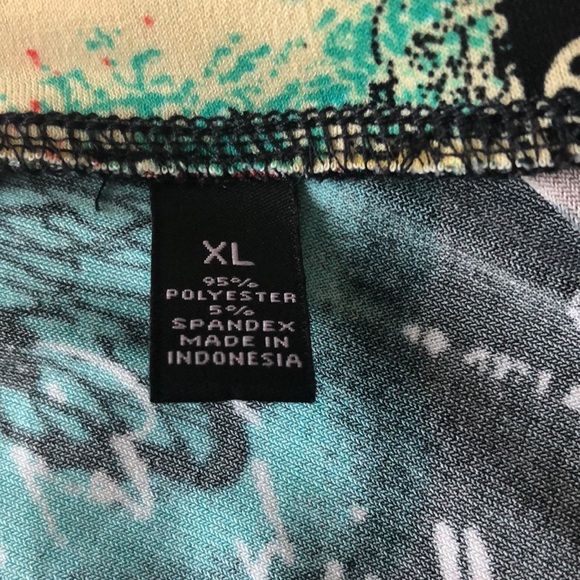 Very fun design. Investments polyester 3/4 sleeve women’s top. Size XL - Picture 4 of 5